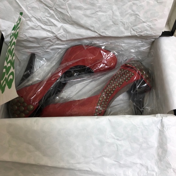 Designer TIBI NY “Tigris” studded RED pumps - Picture 7 of 7